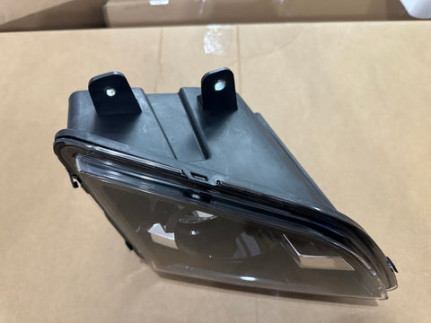 GA-V-097B-R*VOLVO VNL 2018+ Fog Lamp Normal Black