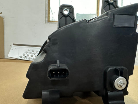 GA-V-097B-R*VOLVO VNL 2018+ Fog Lamp Normal Black